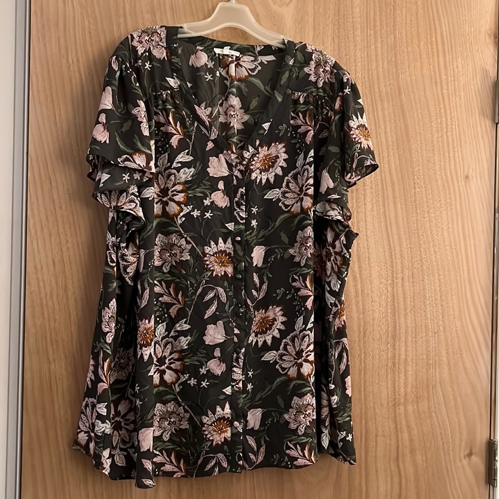 NWOT Maurice’s Floral Button Down Top